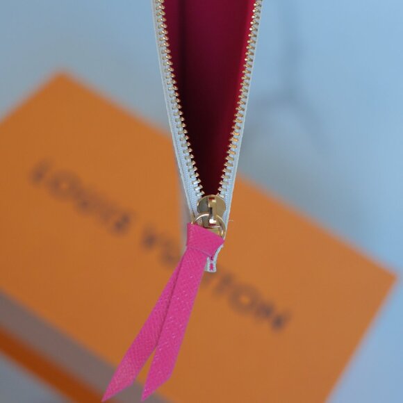 LOUIS VUITTON - Felicie Pochette Studded Damier Azur SPECIAL LIMITED EDITION - Picture 9 of 16